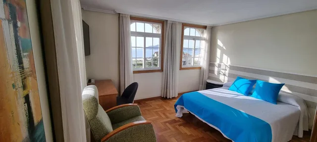 غرفة بسرير مزدوج أو سريرين منفصلين بإطلالة على البحر، Hotel Miramar Playa America 3/10