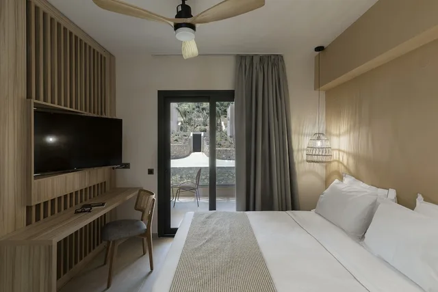 غرفة ديلوكس بسرير كوين بشرفة مع أريكة، The Nest Resort 1/4