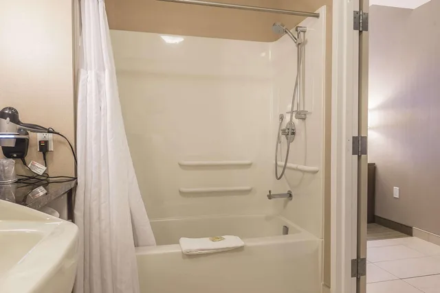 غرفة بسرير كوين، Quality Inn Sept-Iles, Qc 4/4