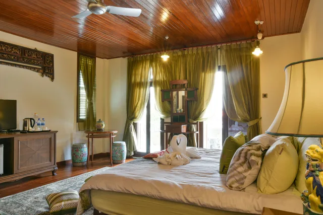 Grand, Harbor, Suite, King Bed، 5 Heeren 2/4