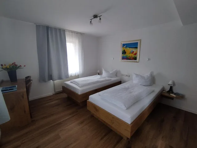 غرفة قياسية بسرير مزدوج، Hotel Sonnenkeller 2/4