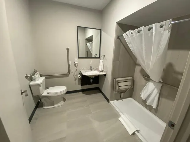غرفة بسريرين كوين، Econo Lodge Cochrane ON 2/2