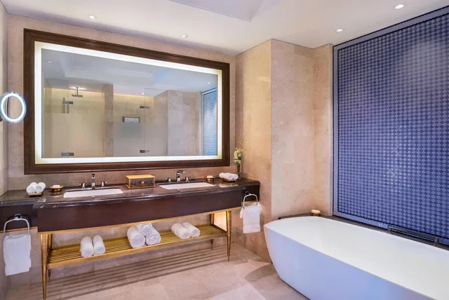 غرفة بسريرين مزدوجين بإطلالة على البحر، The St Regis Langkawi 3/3