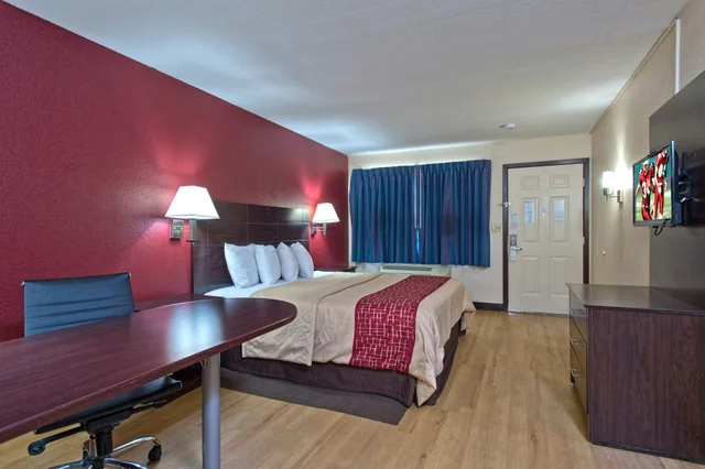 غرفة بزنس بسرير كينج، Red Roof Inn Corpus Christi South 2/3