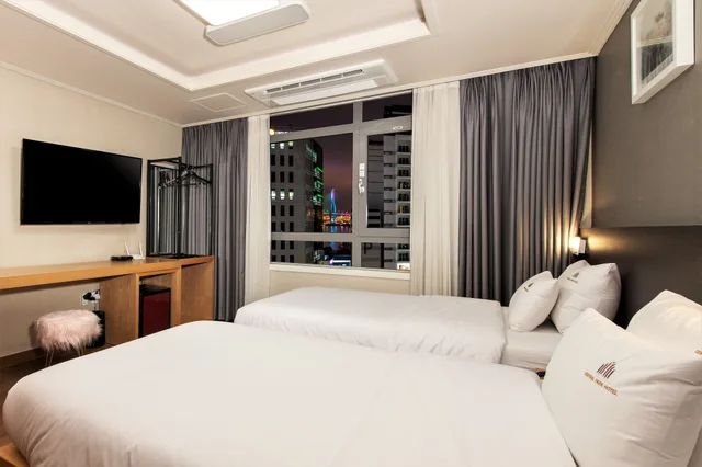 Standard, Twin Beds, Central Park Hotel Busan 1/5