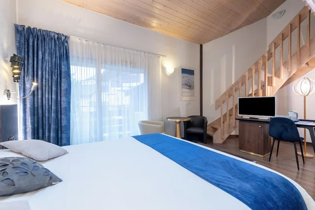 غرفة عائلية رباعية بسرير كوين وسريرين منفصلين، The Originals Thonon Les Bains Larc En Ciel Ex Inter Hotel Thonon Les Bains Larc En Ciel 1/10