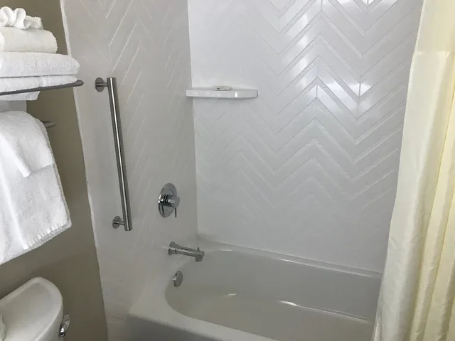 1 Bedroom, Suite, King Bed, River View, Holiday Inn Clarkston - Lewiston 10/10