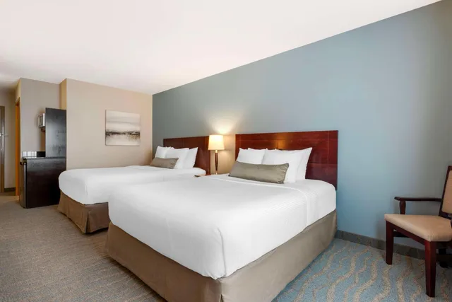 غرفة بسرير كوين، Best Western Rocky Mountain House Inn and Suites 1/6
