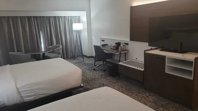 غرفة كلوب بسريرين مزدوجين، The Plaza Hotel Columbus at Capital Square 4/5