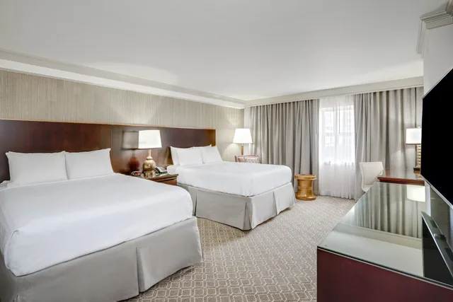 1 Bedroom, Astor, Tower, Suite, 2 Queen Beds، Astor Crowne Plaza New Orleans French Quarter, An Ihg Hotel 5/13