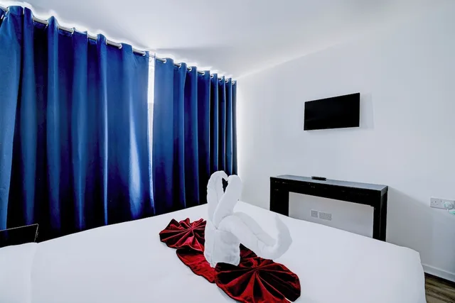 غرفة قياسية مزدوجة، OYO The Chiltern Hotel 2/9