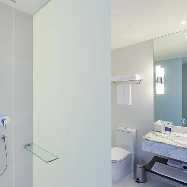 غرفة بسريرين منفصلين للمدخنين، Holiday Inn Express Bangkok Siam 6/6