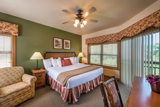 فيلا غراند بسرير كينج بغرفة نوم واحدة مع أريكة، Westgate Branson Woods Resort 2/4