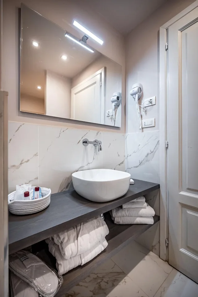 جناح ملكي، Hotel la Scaletta 5/6