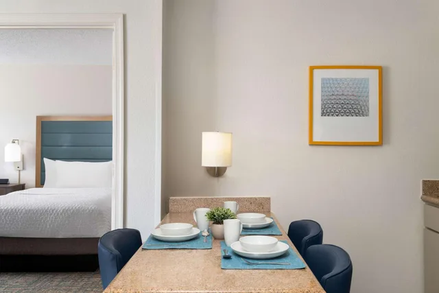 جناح بسريرين كوين بغرفة نوم واحدة مع أريكة، Homewood Suites by Hilton Lake Mary Orlando North 10/10