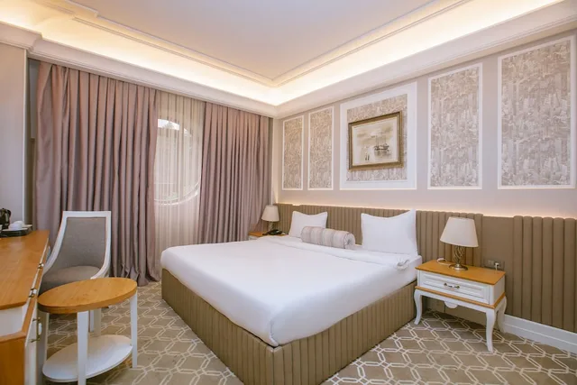 غرفة ديلوكس بسرير كينج بإطلالة على المدينة، Theatrum Hotel Baku 4/10