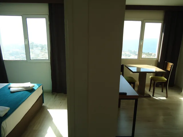 جناح فاخر بسرير كوين بإطلالة على البحر بغرفة نوم واحدة مع أريكة، La Bella Suit Otel 10/10