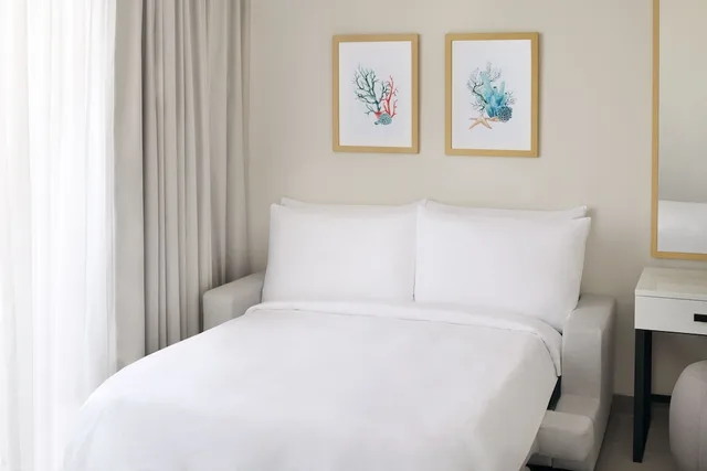 Island, Deluxe, King Bed, Sea View، Movenpick Resort Al Marjan Island 3/7