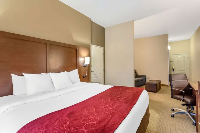جناح بسرير كينج مع أريكة، Comfort Suites South Point Huntington 1/8