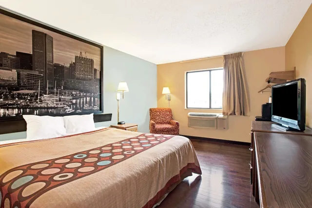 غرفة قياسية بسرير كينج، Super 8 By Wyndham Baltimore/Essex Area 1/5