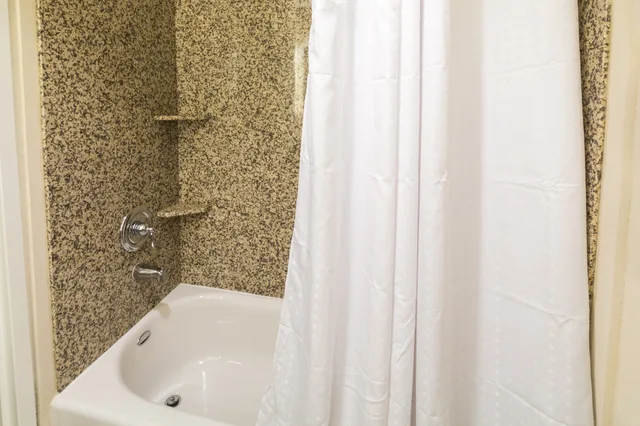 غرفة قياسية بسرير مزدوج، HOLIDAY INN MORGANTOWN UNIVERSITY AREA 7/7