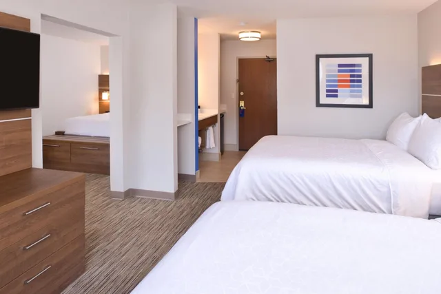 2 Bedrooms, Suite, Holiday Inn Express Glenwood Springs Aspen Area, an IHG Hotel 1/5