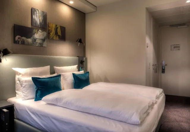 غرفة سوبيريور بسرير كوين، Motel One Amsterdam-Waterlooplein 5/8