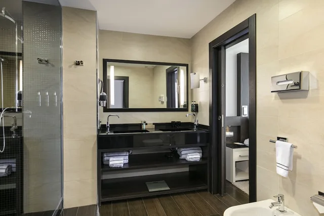 2 Bedrooms, the Level, Junior Suite, King and Twin Beds, Jetted Tub, Terrace، Melia Sol y Nieve 5/8