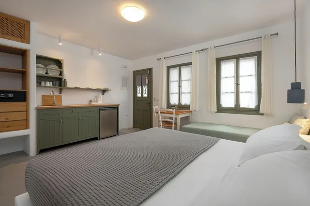 Studio, Queen Bed, Street View, Sofa، Nissia Kamares Hotel Apartments 4/10