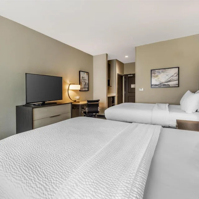 غرفة بسرير كينج وسريرين كوين لذوي الإعاقة، Best Western Plus Executive Residency Jackson Northeast 3/5