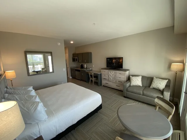 استوديو ديلوكس بإطلالة على النهر بشرفة بغرفة نوم واحدة مع أريكة، River Hotel of Southport 2/2