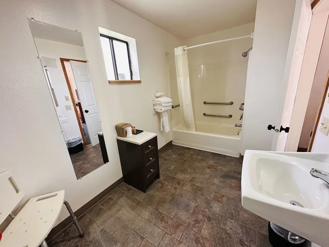 Room, 2 Queen Beds, Accessible, Austin\'s Chuckwagon Motel 2/3