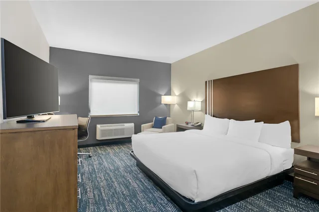 غرفة بسرير كينج بحوض استحمام لذوي الإعاقة، Best Western Plus Washington Hotel 3/4