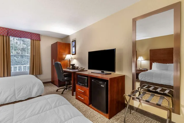 غرفة بسريرين مزدوجين لذوي الإعاقة، Comfort Inn Foxboro - Mansfield 3/4