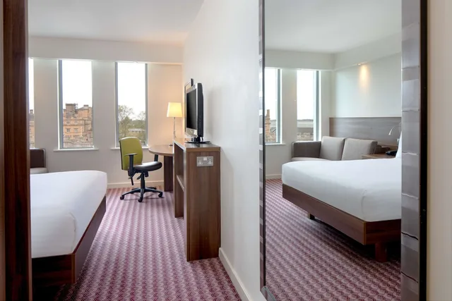 غرفة بسرير كوين مع أريكة، HAMPTON BY HILTON YORK 4/7