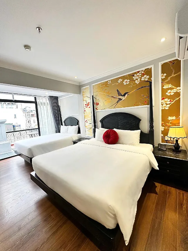 غرفة رباعية بسريرين مزدوجين بشرفة، Amara Hotel Hanoi 1/1
