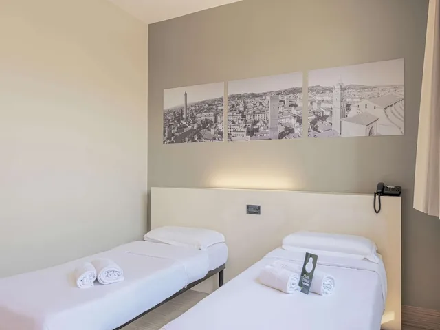 غرفة بسريرين منفصلين، B&B Hotel Bologna 2/10
