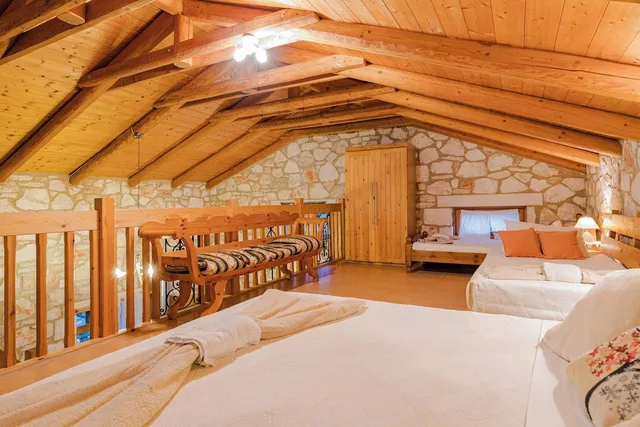 Duplex, 2 Double and Twin Beds، Joanna S Stone Villas 8/10