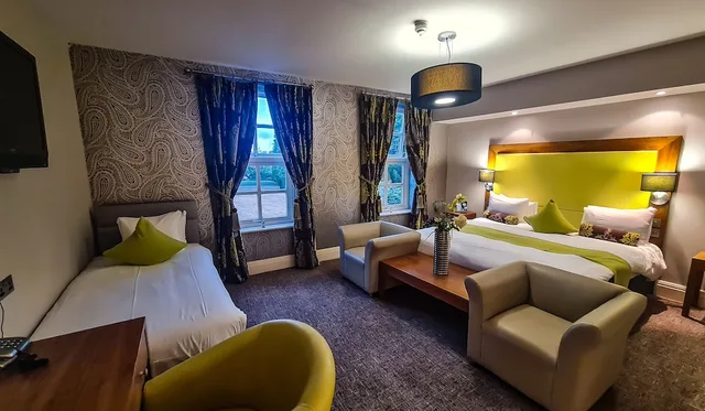 غرفة ديلوكس ثلاثية بسرير كوين وسرير فردي، Bannatyne Spa Hotel Hastings 4/4