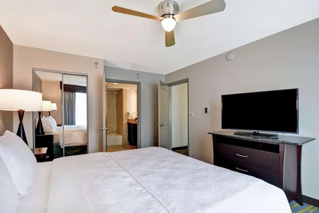 جناح بسرير كينج بغرفة نوم واحدة مع أريكة، Homewood Suites by Hilton Lake Buena Vista Orlando 2/9