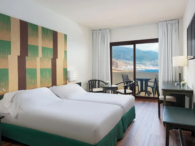 غرفة بسريرين منفصلين بإطلالة على البحر، H10 Taburiente Playa 1/5