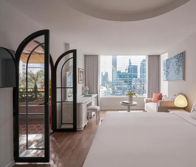 جناح بسرير كوين، Silverland May Hotel 6/7