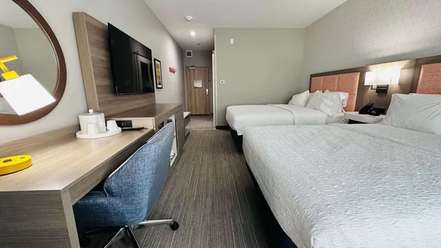 غرفة بسريرين كوين بحوض استحمام لذوي الإعاقة، Hampton Inn & Suites Weatherford 5/9