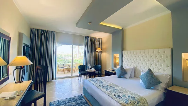 غرفة سوبيريور بسرير مزدوج بإطلالة على الحديقة، Amwaj Oyoun Resort and Spa 1/10