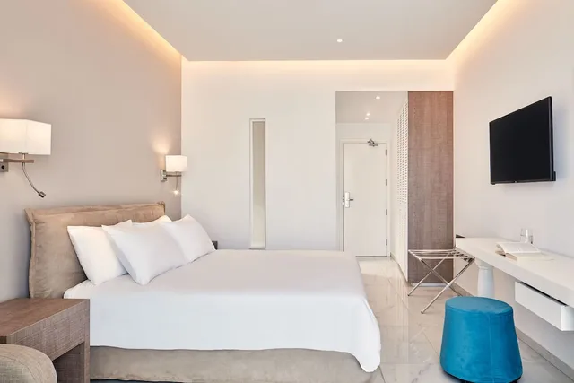 Superior, Queen Bed, Inland View, Sofa، Atlantica Sancta Napa Resort 2/7