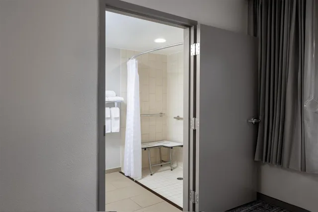 Room, Multiple Beds, Accessible، Hyatt Place Colorado Springs Garden Of The Gods 2/2