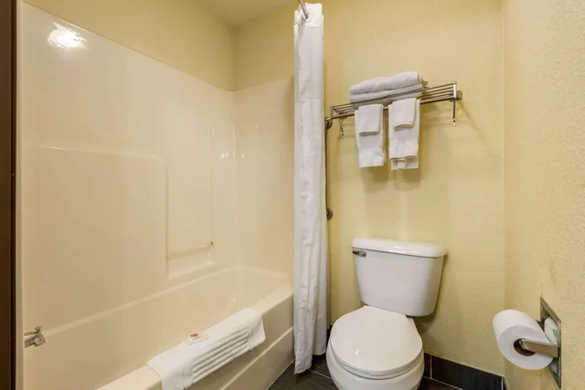 غرفة بسرير كوين، Comfort Inn Warren I-69 5/5