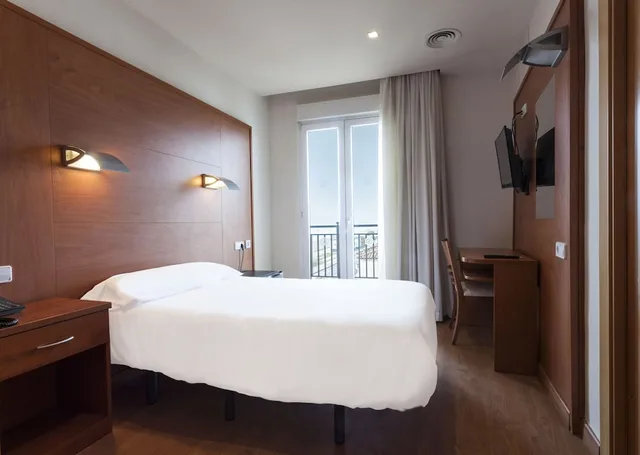 غرفة بشرفة مفردة بسرير فردي، Hotel Horitzo 2/7