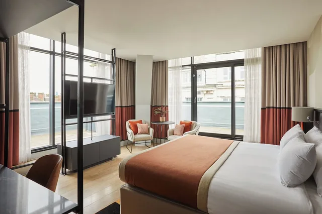 Renovated, King Bed, City View, Balcony, Corner، Indigo Hotel Newcastle 1/4