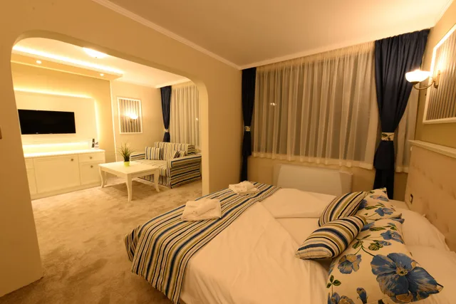 جناح عائلي بسريرين منفصلين بشرفة، Park Hotel Raya Garden 1/3